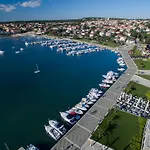 Oliver Apartman *