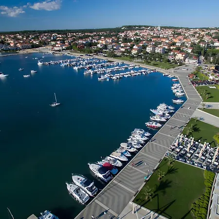 Oliver Apartman *