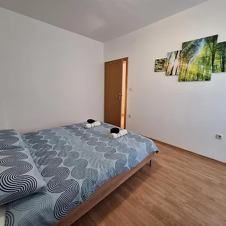 Apartman Oliver *