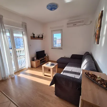 Oliver Apartment